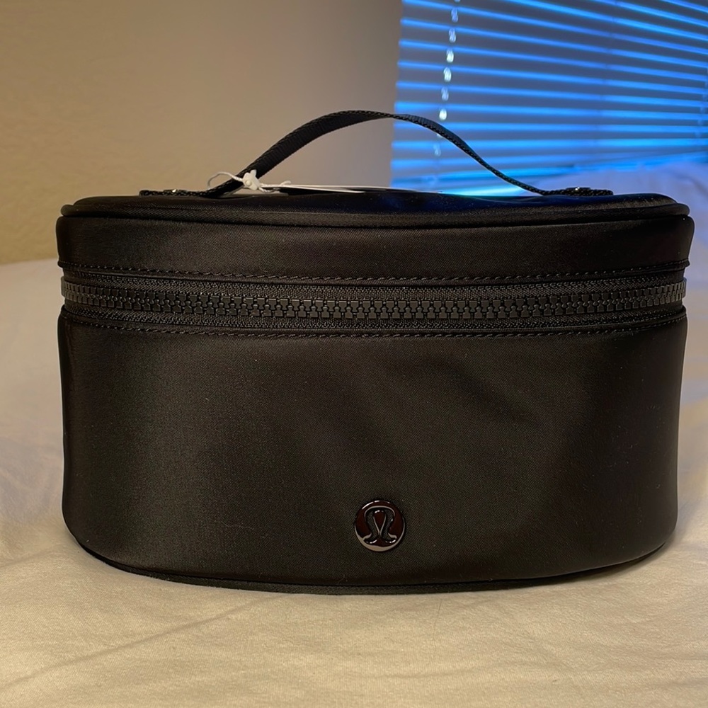 BNWT lululemon Oval Top Accessory Kit